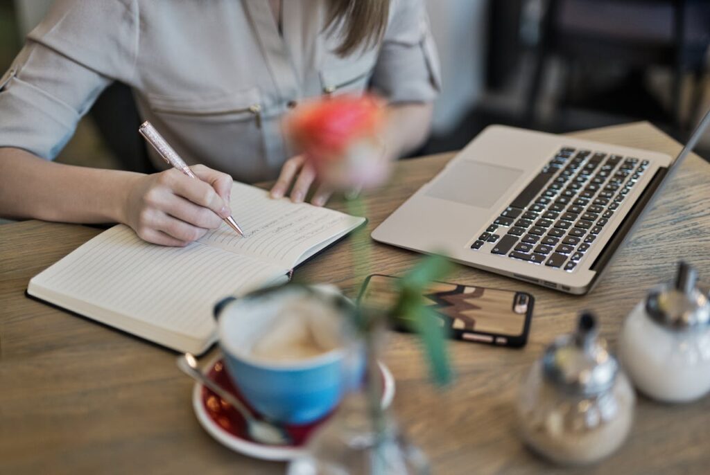 Start your story late - Photo by Judit Peter for Pexels