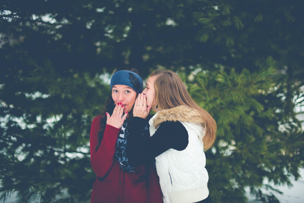 Writing games: gossip - Photo by Ben White on Unsplash