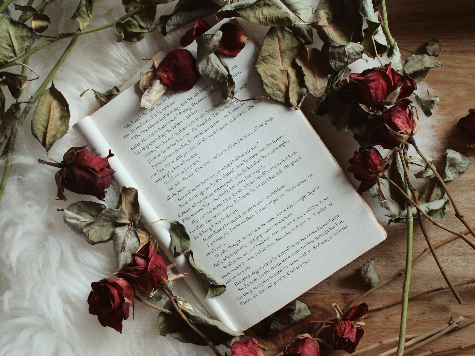 How to Write the Perfect Romance Novel (with Downloadable Template)