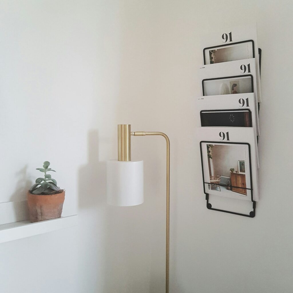 Literary magazines in rack on white wall - Photo by 91 Magazine on Unsplash