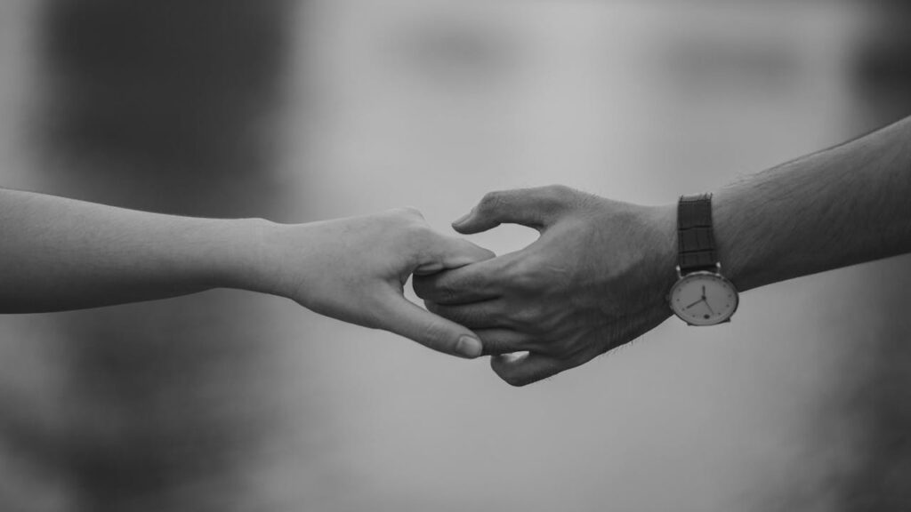 A couple in an existing relationship holding hands - Photo by Min An